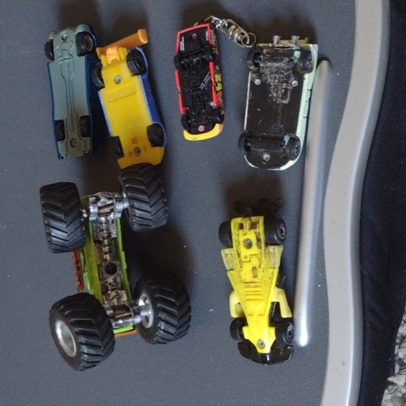 Cars and trucks - Picture 3 of 3